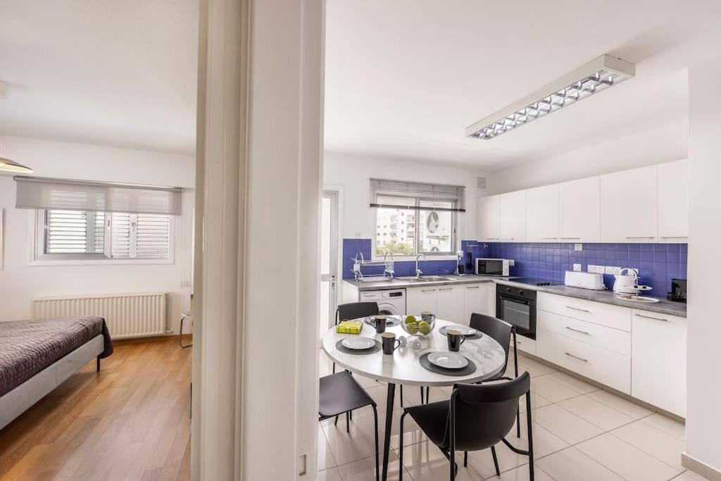 Luxurious Bright & Stylish 2Br With Office In Nicosia公寓 外观 照片